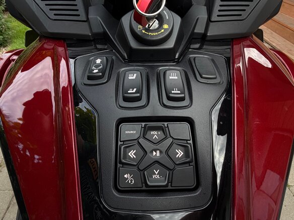 2023 BRP Can-Am Spyder, красный, 2030000 рублей - вид 21