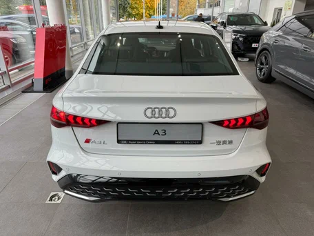 2025 Audi A3L 35 TFSI IV (8Y) Рестайлинг, белый, 4400000 рублей, вид 3