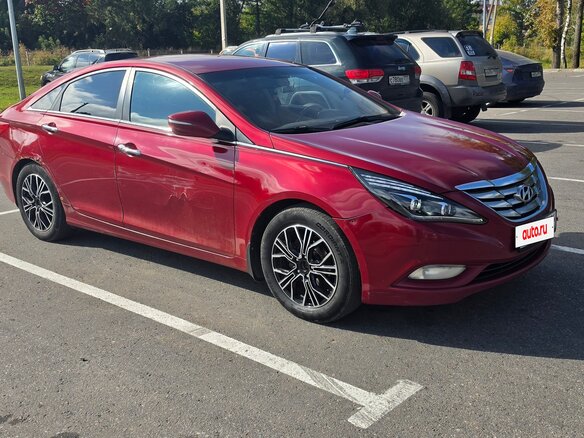 2010 Hyundai Sonata VI (YF), пурпурный