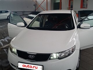 2010 Kia Cerato 6-speed II, белый, 550000 рублей, вид 2