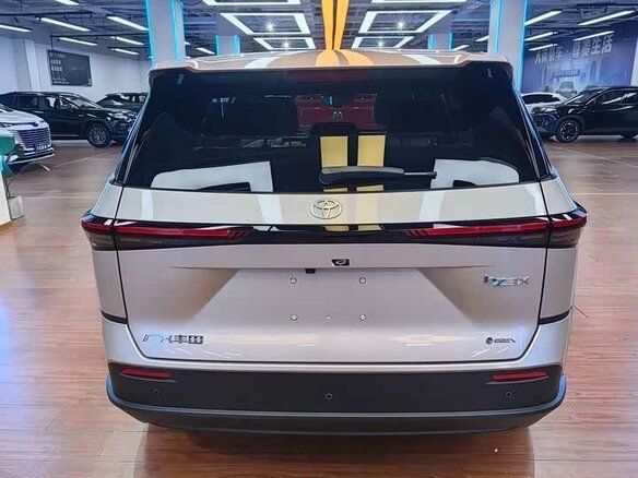 2025 Toyota bZ3X 58.3 kWh, серебристый, 2140000 рублей - вид 5