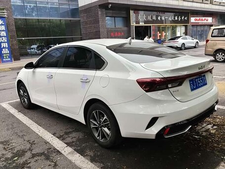 2023 Kia K3 II (China Market) Рестайлинг, белый, 1599999 рублей, вид 4
