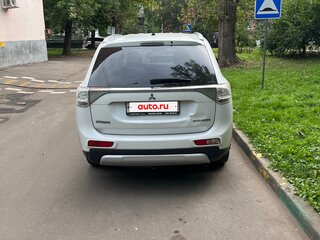 2014 Mitsubishi Outlander III Рестайлинг, белый, 1300000 рублей, вид 3