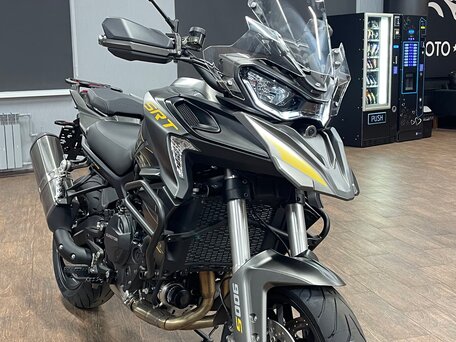 2026 QJMotor SRT 900 S, серый, 859000 рублей, вид 5
