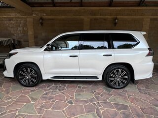 2018 Lexus LX 570 III Рестайлинг 2, белый, 7550000 рублей, вид 4