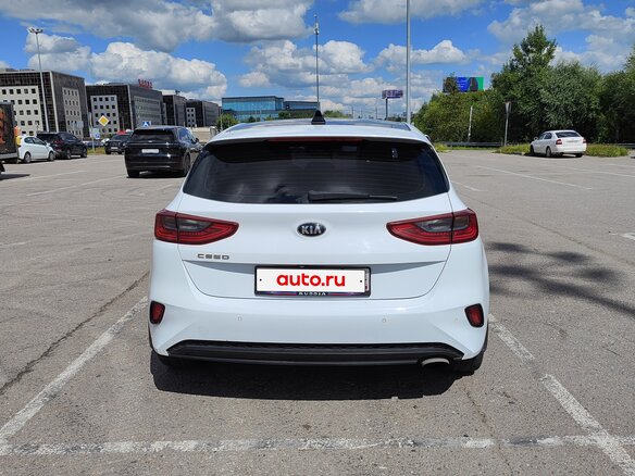 2019 Kia Ceed III, белый, 1520000 рублей - вид 2
