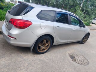 2013 Opel Astra J Рестайлинг, серебристый, 500000 рублей, вид 3