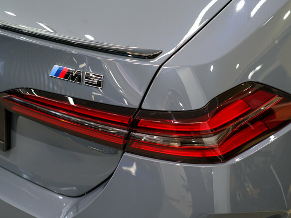 2026 BMW M5 VII (G90), серый, 22990000 рублей - вид 9