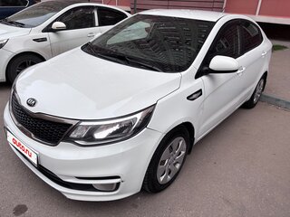 2016 Kia Rio III Рестайлинг, белый, 930000 рублей, вид 5