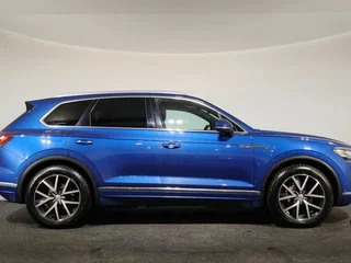 2018 Volkswagen Touareg III, синий, 3600000 рублей, вид 4