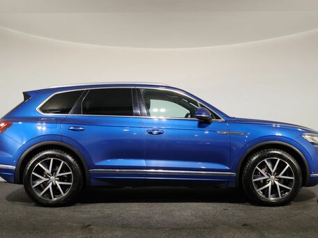 2018 Volkswagen Touareg III, синий, 3600000 рублей, вид 4