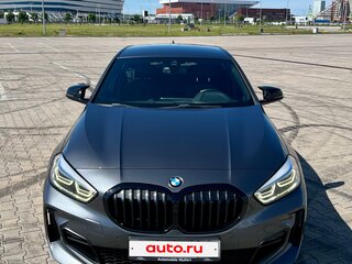 2020 BMW 1 серии 118i III (F40), серый, 2390000 рублей, вид 4