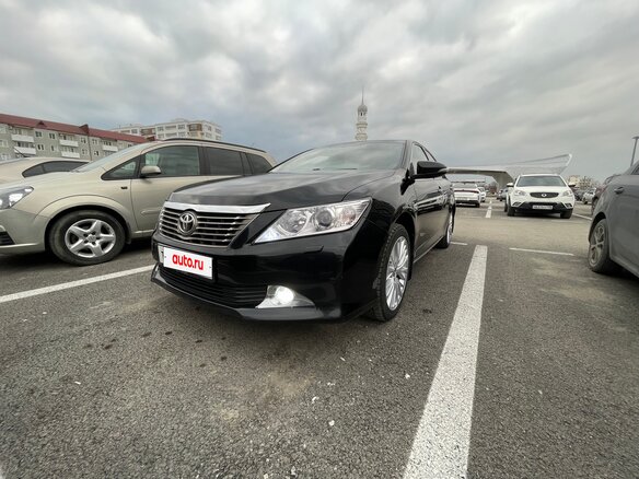2012 Toyota Camry VII (XV50), чёрный, 1820000 рублей