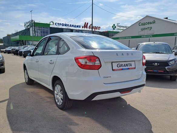 2026 Lada (ВАЗ) Granta I Рестайлинг, белый - вид 3