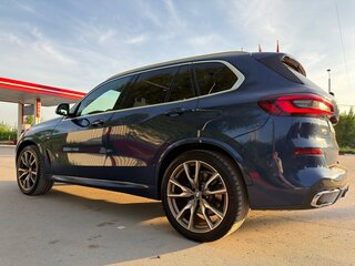 2020 BMW X5 40i IV (G05/G18), синий, 8650000 рублей, вид 4