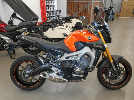 2014 Yamaha MT-09 (FZ-09), оранжевый, 610000 рублей, вид 2