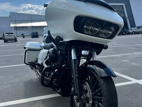 2017 Harley-Davidson Road Glide Limited, белый, 1899000 рублей, вид 1