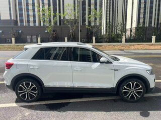 2022 Volkswagen T-Roc I Рестайлинг, белый, 1690000 рублей, вид 3