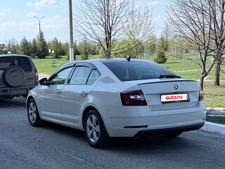 2018 Skoda Octavia III (A7) Рестайлинг, белый, 1800000 рублей, вид 4