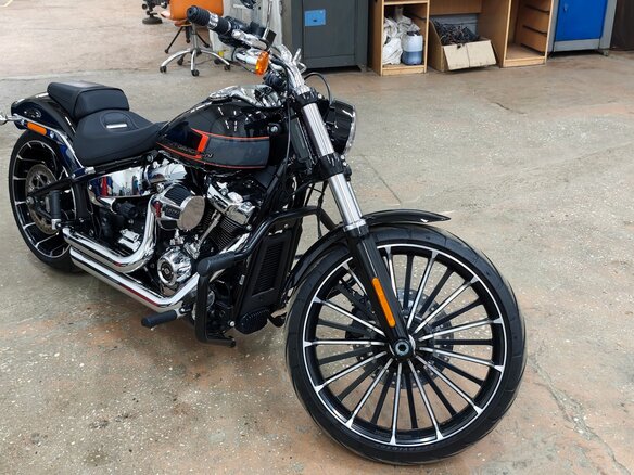 2023 Harley-Davidson Breakout, чёрный, 2600000 рублей - вид 2