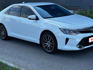 2018 Toyota Camry VII (XV50) Рестайлинг 2, белый, 2100000 рублей, вид 3