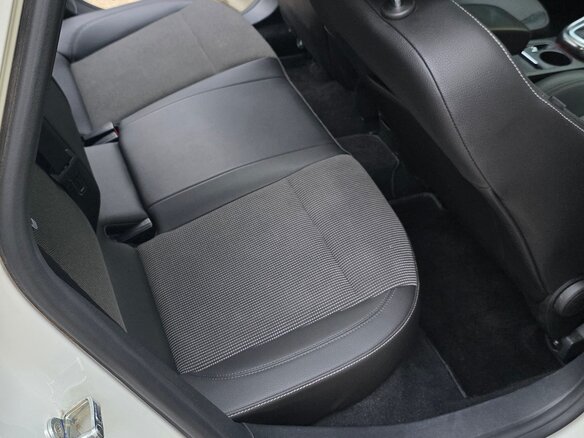 2011 Opel Astra J, белый - вид 18
