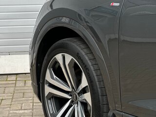 2022 Audi Q8 55 TFSI I (4M), серый, 10050000 рублей, вид 3