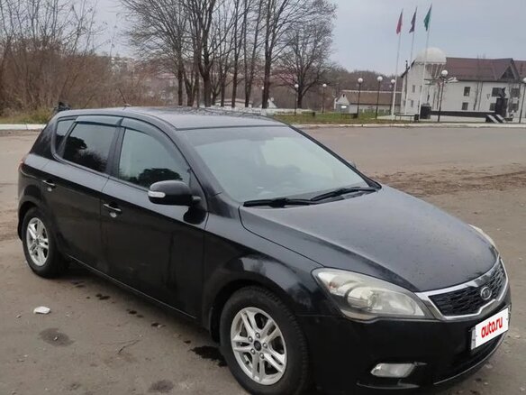 2011 Kia Ceed I Рестайлинг, чёрный, 850000 рублей - вид 2