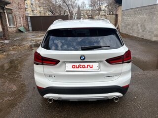 2020 BMW X1 20i xDrive II (F48) Рестайлинг, белый, 3860000 рублей, вид 4
