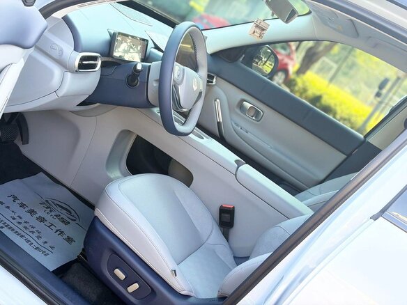 2026 Leapmotor A10 39.8 kWh, серый, 1490000 рублей - вид 11