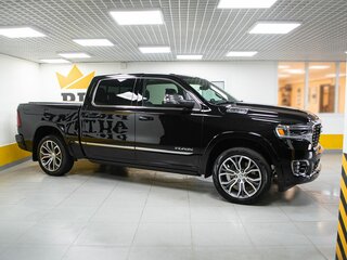 2026 Ram 1500 Crew Cab V Рестайлинг, чёрный, 10999000 рублей, вид 3