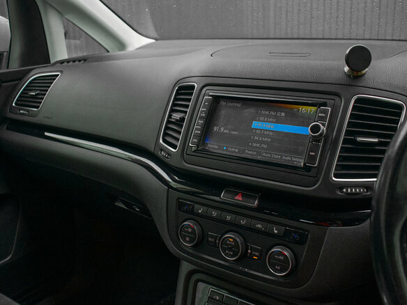 2017 Volkswagen Sharan II Рестайлинг, белый - вид 14