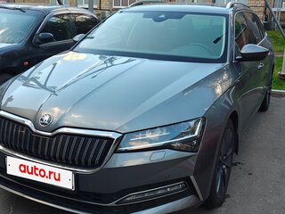2022 Skoda Superb III Рестайлинг, серебристый, 2800000 рублей, вид 3