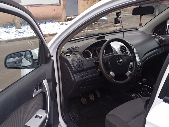 2011 Chevrolet Aveo I Рестайлинг, белый, 320000 рублей - вид 5