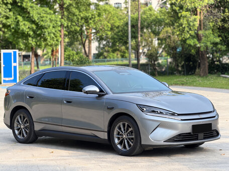 2025 BYD Qin L, серый, 1850000 рублей, вид 3