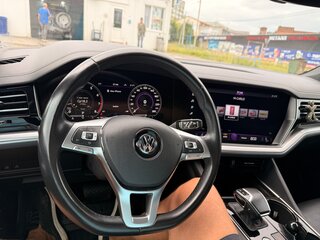 2019 Volkswagen Touareg III, чёрный, 4250000 рублей, вид 4