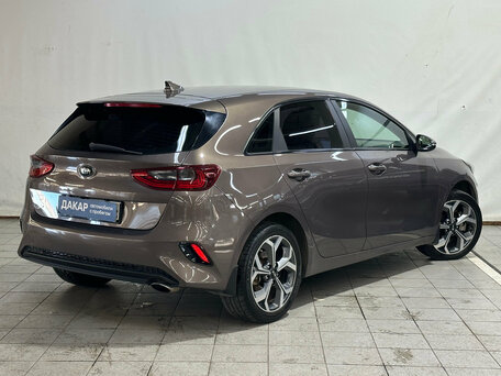 2018 Kia Ceed III, коричневый, 1380000 рублей, вид 3