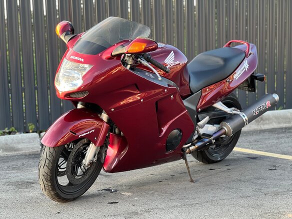 1998 Honda CBR 1100 XX, красный, 480000 рублей