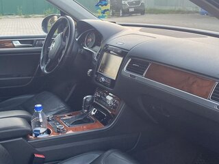 2010 Volkswagen Touareg II, чёрный, 1740000 рублей, вид 4