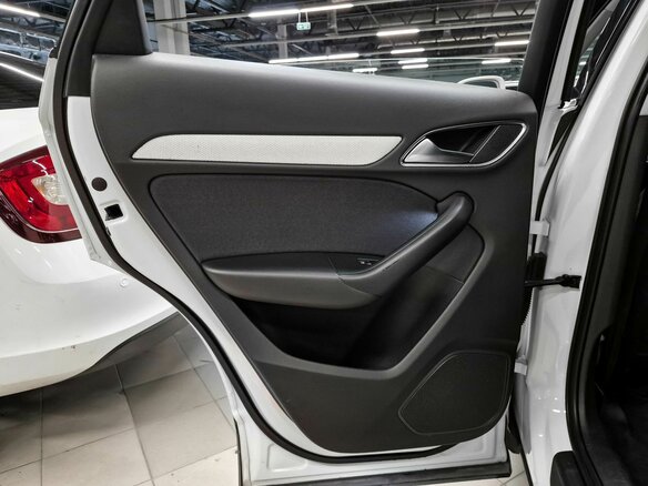 2012 Audi Q3 I (8U), белый - вид 16
