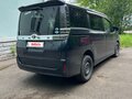 2018 Toyota Voxy III (R80) Рестайлинг, синий, 2600000 рублей - вид 2