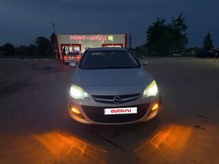 2012 Opel Astra J Рестайлинг, серебристый, 800000 рублей, вид 1