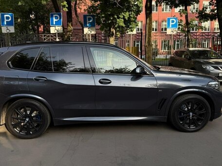 2019 BMW X5 40i IV (G05/G18), серый, 6200000 рублей, вид 4