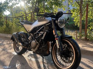 2020 Husqvarna Vitpilen 401, белый, 385000 рублей, вид 1