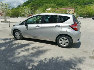 2017 Nissan Note II Рестайлинг, серебристый, 685000 рублей, вид 3