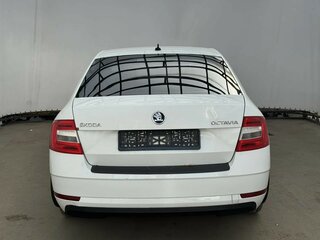 2017 Skoda Octavia III (A7), белый, 999000 рублей, вид 4