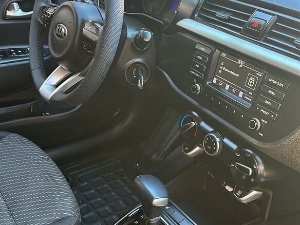 2020 Kia Rio IV Рестайлинг, белый, 1395000 рублей - вид 6