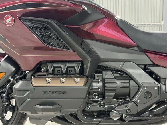 2025 Honda GL 1800 Gold Wing, красный, 3400000 рублей - вид 14