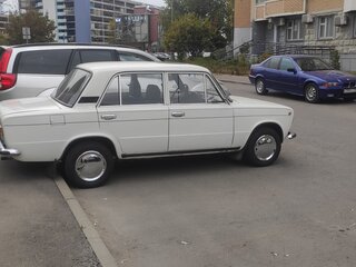 1981 Lada (ВАЗ) 21011, белый, 600000 рублей, вид 2