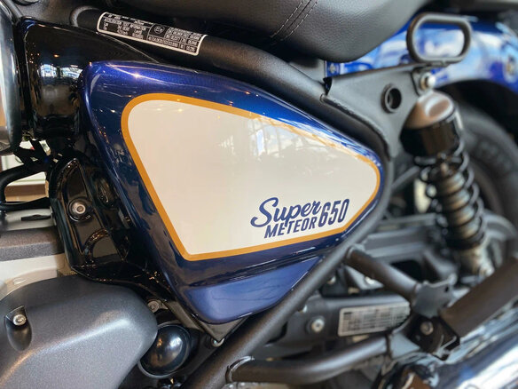 2026 Royal Enfield Super Meteor, синий, 792000 рублей - вид 7